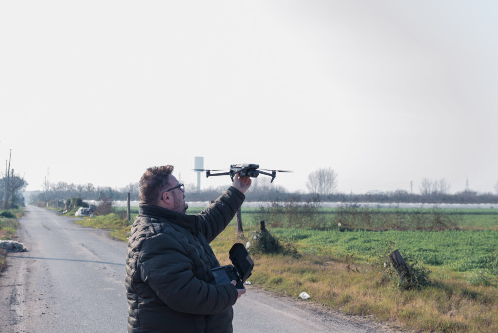 Azione di controllo civico sui roghi e sversamenti. In foto: Michele Pannella, Comitato Volontari Antiroghi. Credits: Gianni Oliva per Cittadini Reattivi
